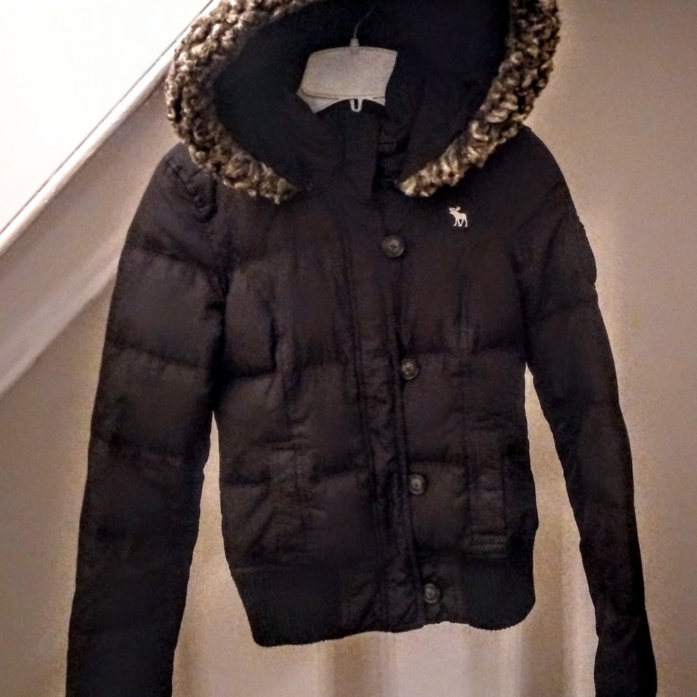 Abercrombie & Fitch - Picture 3 of 3
